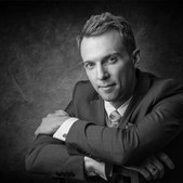 Købmandsgaarden Kerteminde inviterer til koncert med Søren Okholm 25. oktober