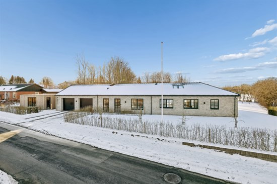 Jellingvej 9 og 1 anden boliger er kommet til salg denne uge i Bredsten - se boligerne her.