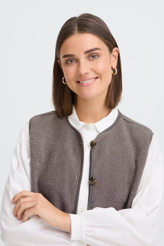 Skott Aalborg tilbyder Fransa teddy vest til 200 kr.