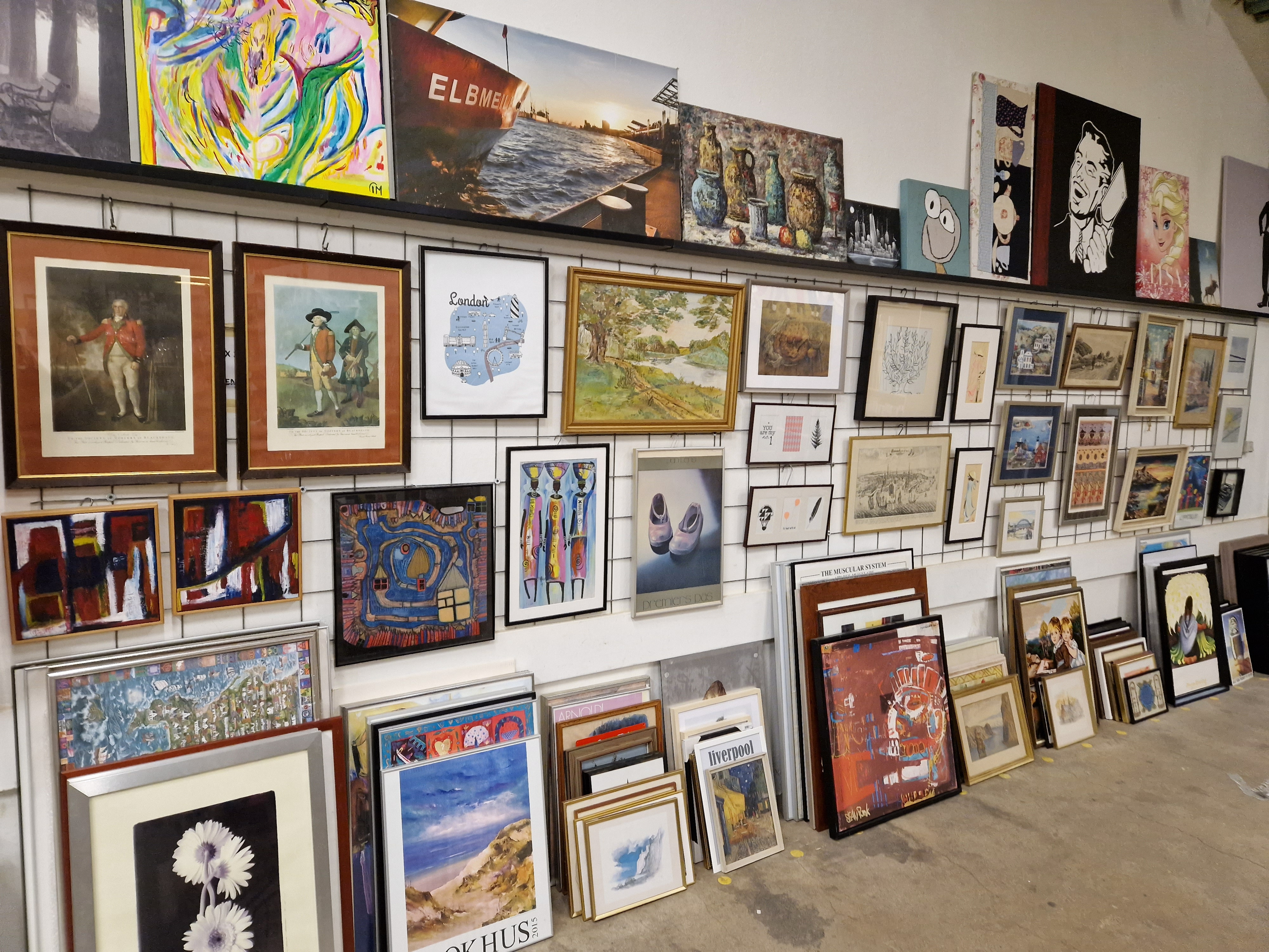 Oplev et stort indendørs loppemarked i Højbjerg