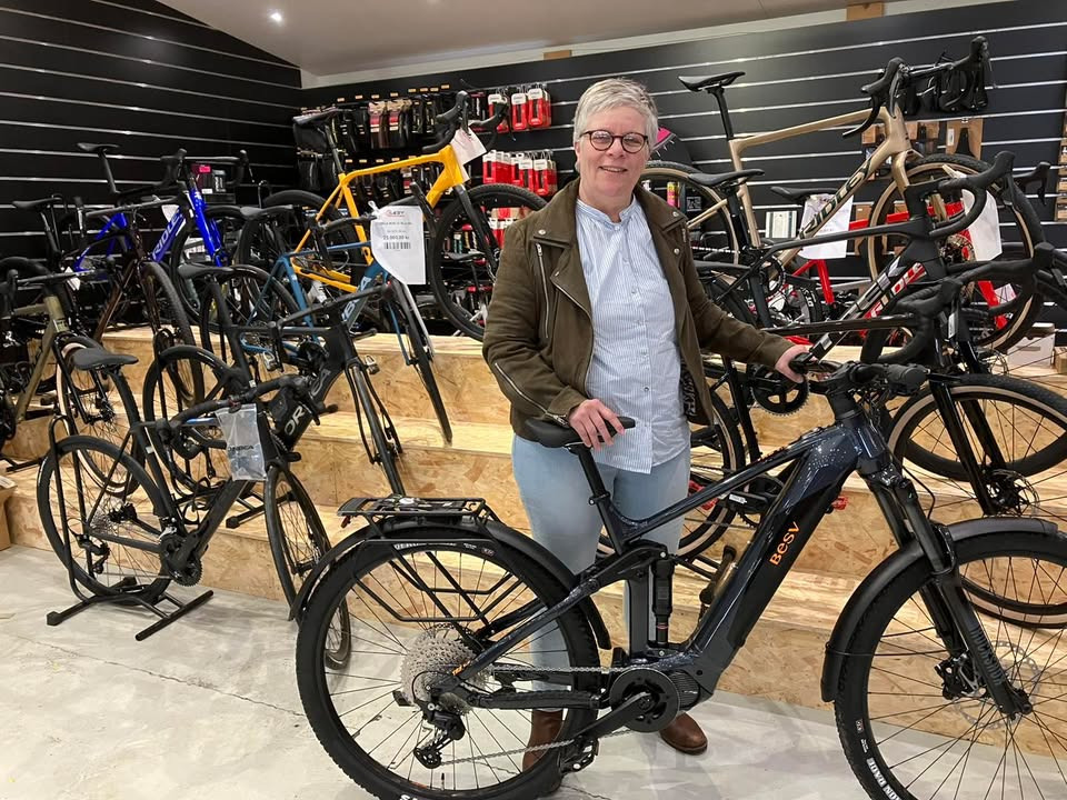 Sæby cykler opruster til sæsonen med ny værtinde i butikken