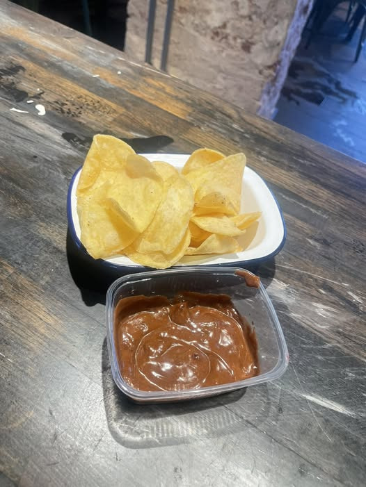 BackyardBurger introducerer jyde nachos: Sprøde chips med brunsovs til en skarp pris