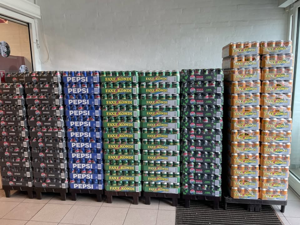 SPAR Nørrebro Hjørring sælger kasser med sodavand til 75 kr.