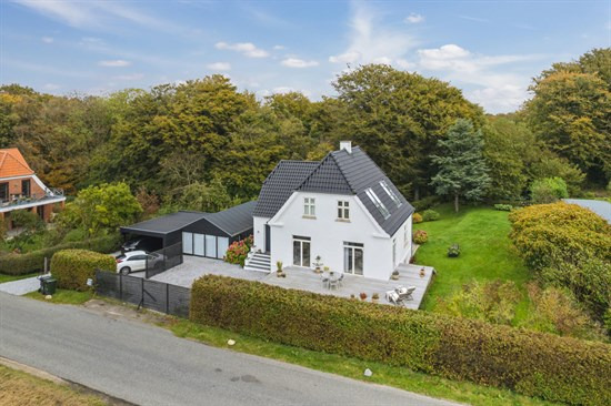 Sanatorievej 9 og 1 anden boliger er kommet til salg denne uge i Stouby - se boligerne her.