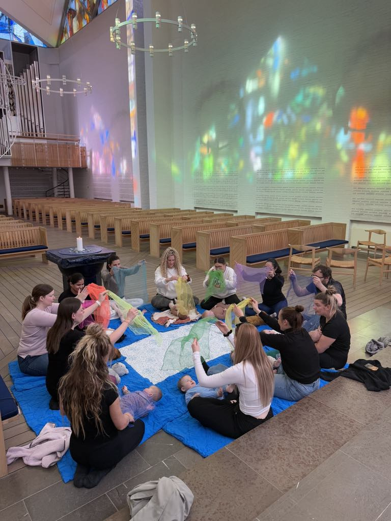 Babysalmesang i Vejleå Kirke for de mindste