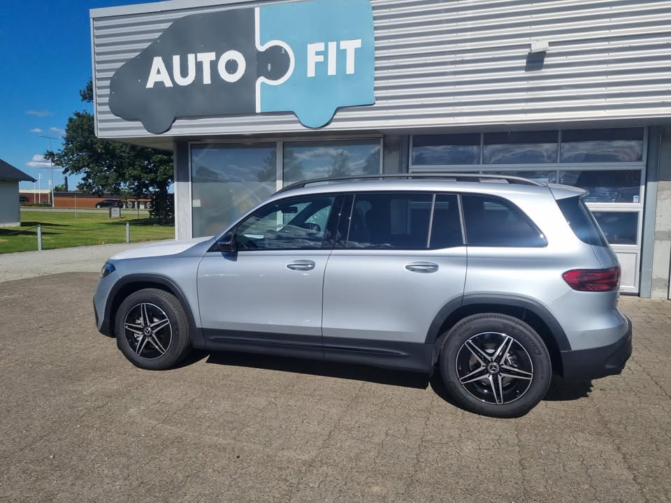 Autofit A/S præsenterer Mercedes EQB med gulvmonteret håndbetjening