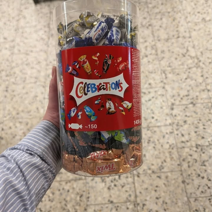 SuperBrugsen Hammerum tilbyder Celebration Tube til 220 kr.