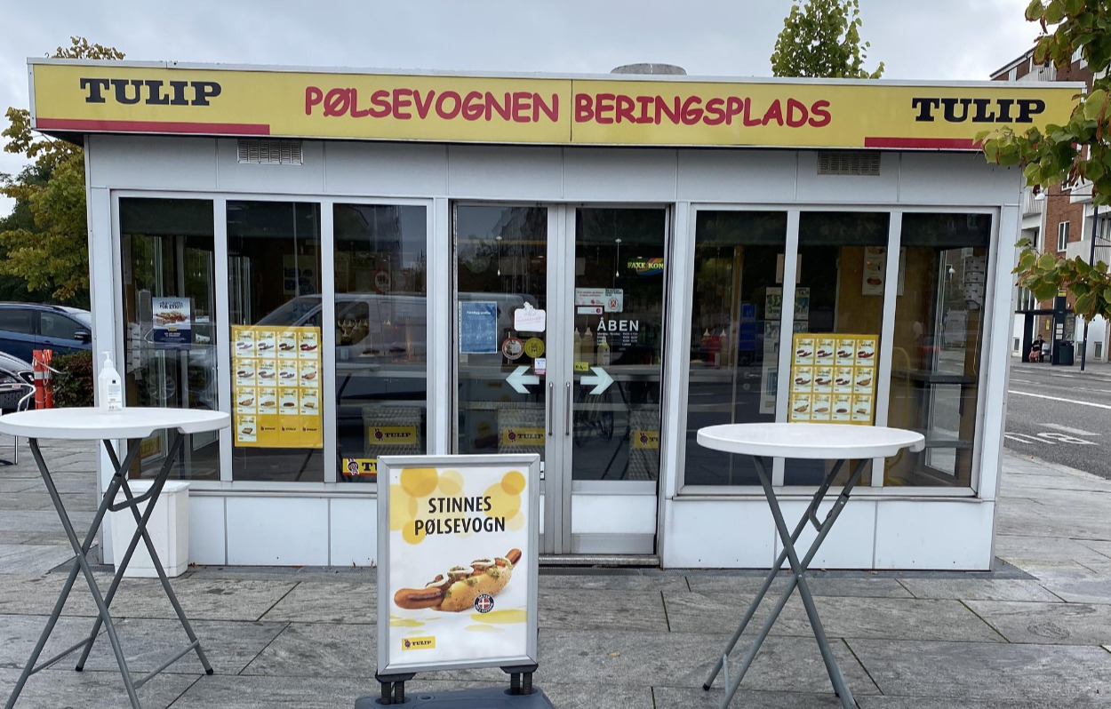 Stinne driver familieforetagendet i den historiske pølsevogn videre: “Vi er som én stor familie“