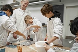 Børn med “sultne hjerner” går til videnskab i Allerød
