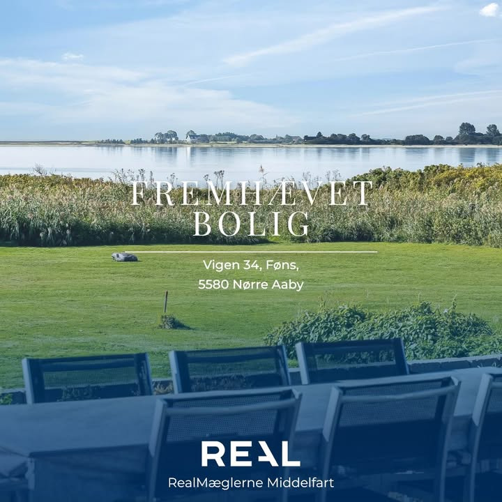 RealMæglerne Middelfart præsenterer unik fritidsbolig med panoramaudsigt og strandadgang i Føns