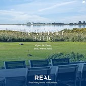 RealMæglerne Middelfart præsenterer unik fritidsbolig med panoramaudsigt og strandadgang