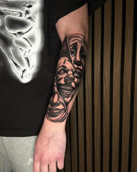 Mr. & Mrs. Tattoo tilbyder ledige tider med Andreas til nye tatoveringer