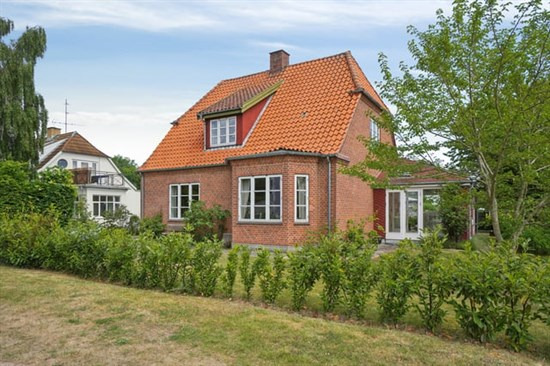 Vinkelvej 9 og 2 andre boliger er kommet til salg denne uge i Jægerspris - se boligerne her.