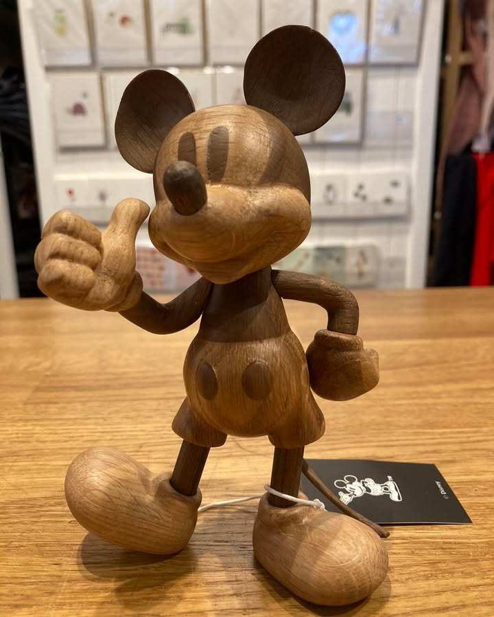 Wiiben fremhæver sød Mickey Mouse figur fra Boyhood og spørger om favorit blandt træfigurerne