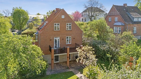 Polluxvej 4 og 1 anden boliger er kommet til salg denne uge i Højbjerg - se boligerne her.