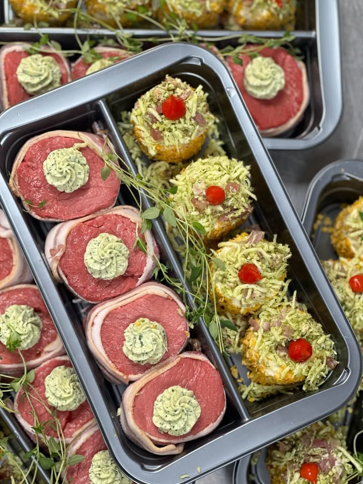 Meny Randers tilbyder oksemedaljoner med kryddersmør og kartoffelgratin til to personer for kun 125 kr.