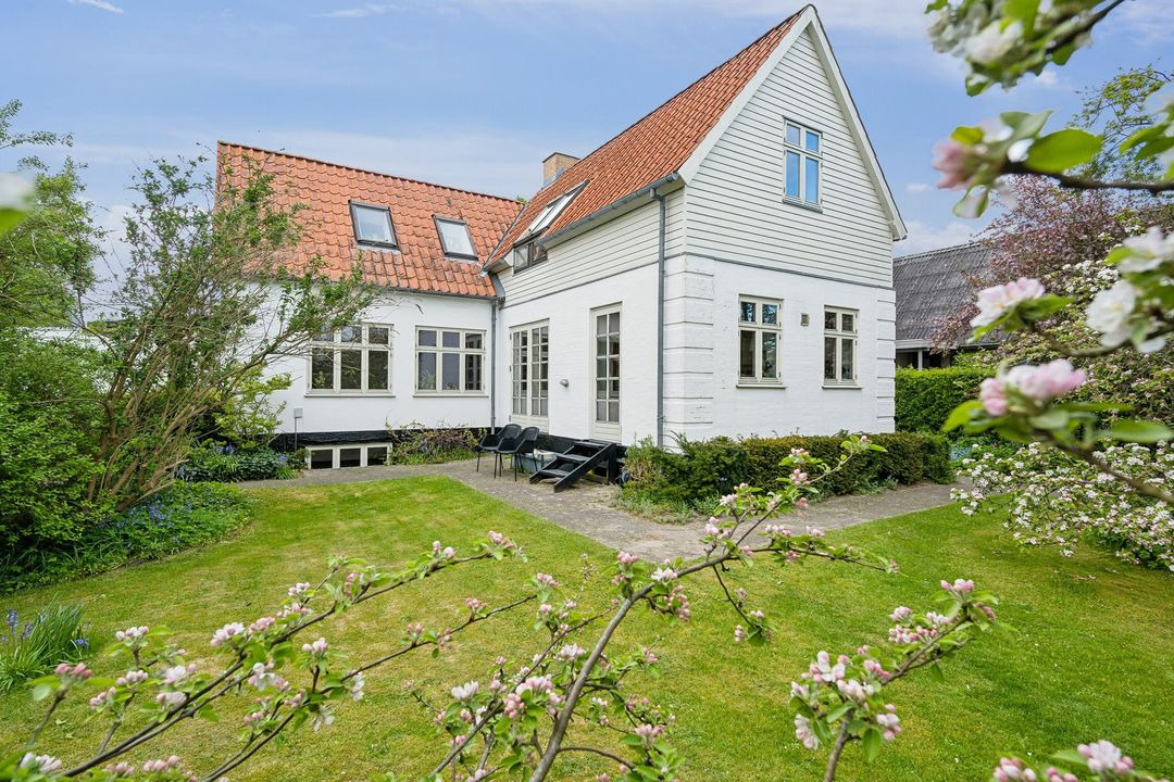 Ejendomsmæglerne Hansen & Thoft præsenterer charmerende villa i Hasseris med grøn oase
