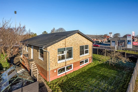 Viborgvej 105 og 1 anden boliger er kommet til salg denne uge i Holstebro - se boligerne her.