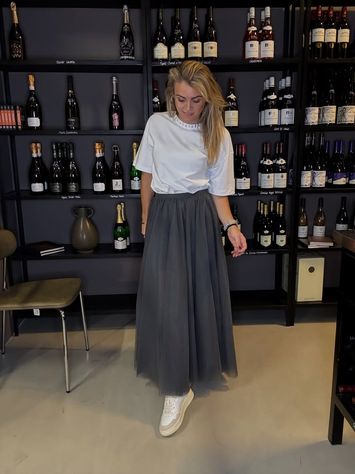 Livingshop Holstebro præsenterer Kayla Skirt fra Sofie Schnoor: elegance i hverdagen