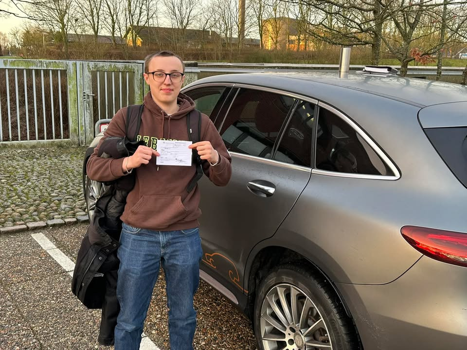Thisted Køreskole ønsker Mads tillykke med kørekortet