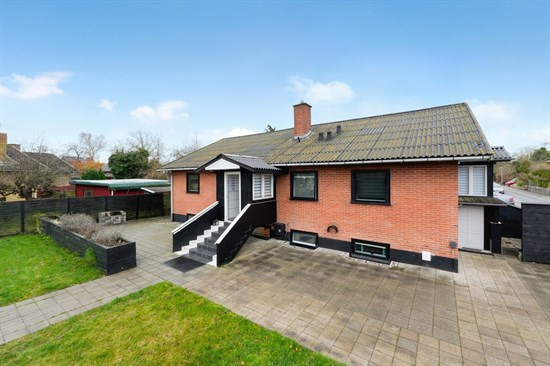 Skovvangsvej 63 er til salg for kun 2.095.000 kr.: Se de billigste boliger til salg i Stenløse her