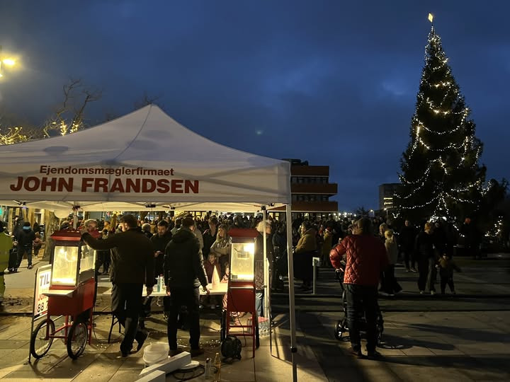 John Frandsen Ikast takker for en fantastisk juletræstænding i Ikast