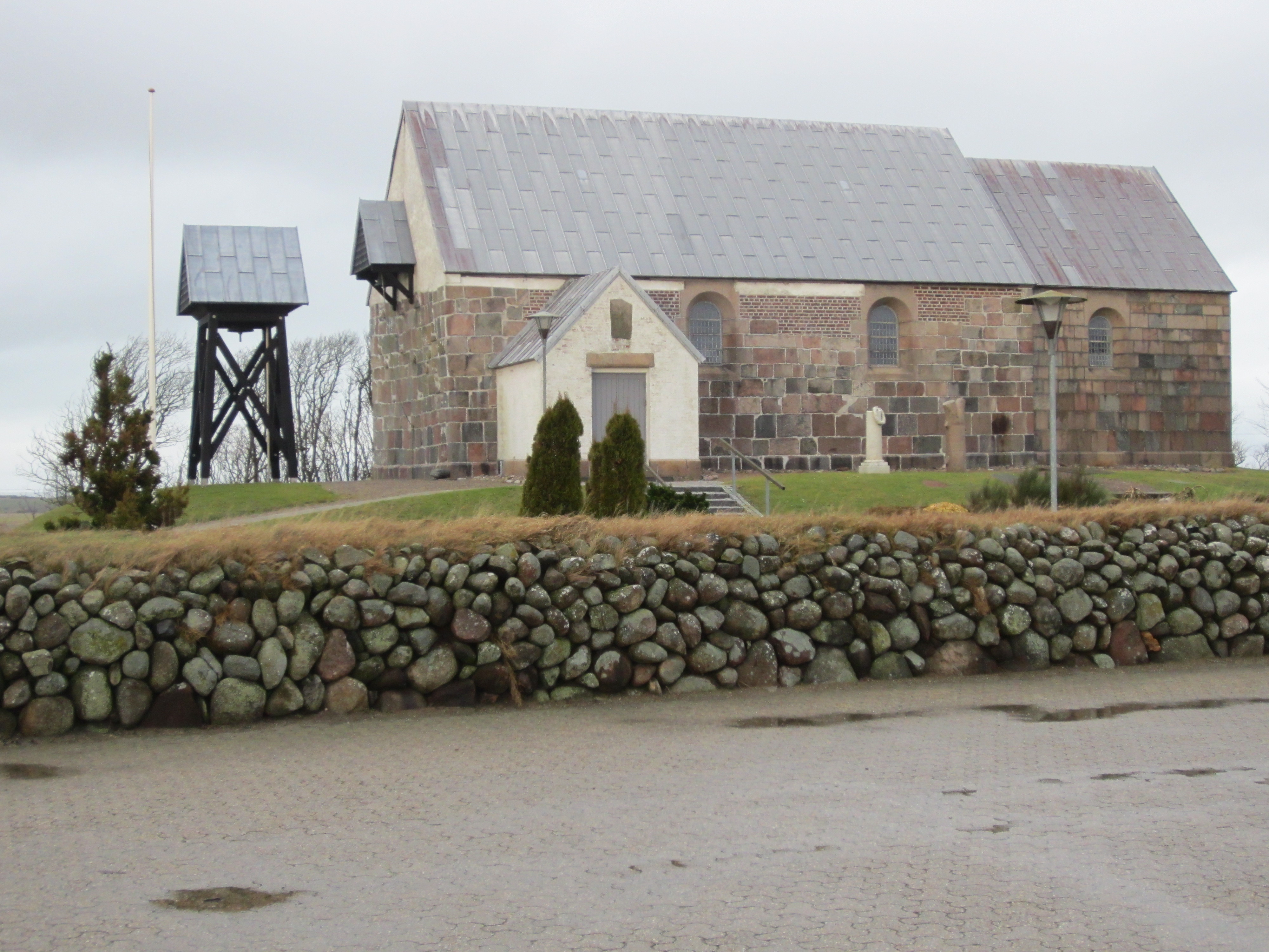 Fortællekonen fra heden: Oplev Ruth Deins tryllebindende historier i Heldum Kirke