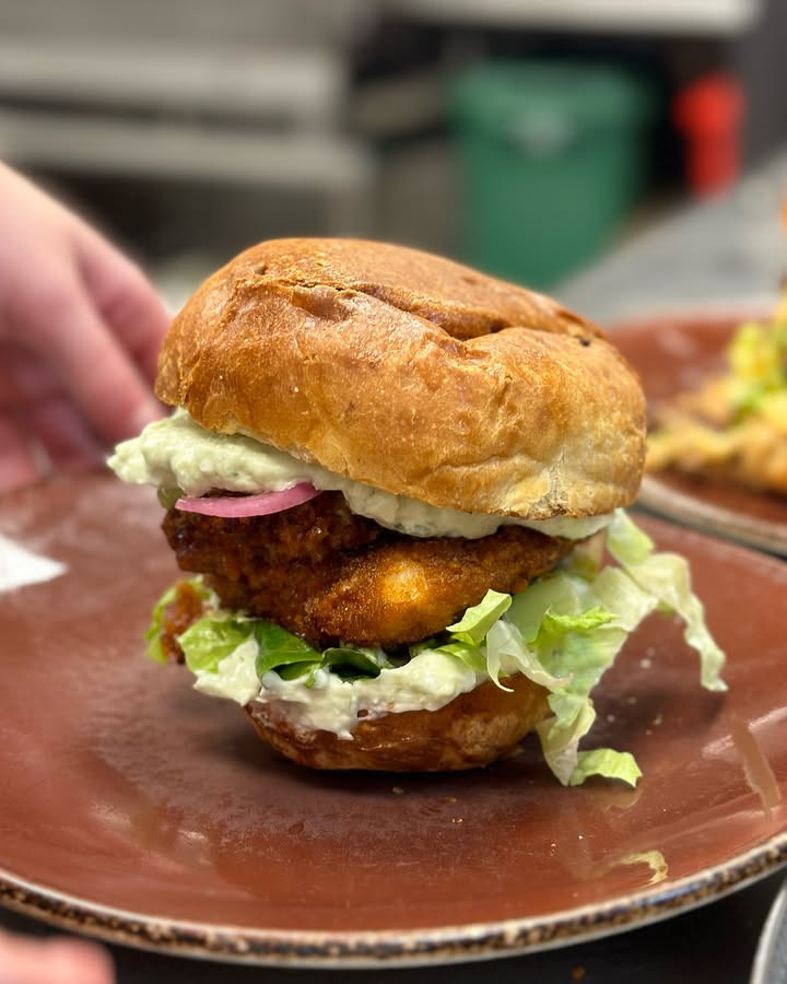 La Casita frister med crispy chicken hamburguesa til både servering og takeaway