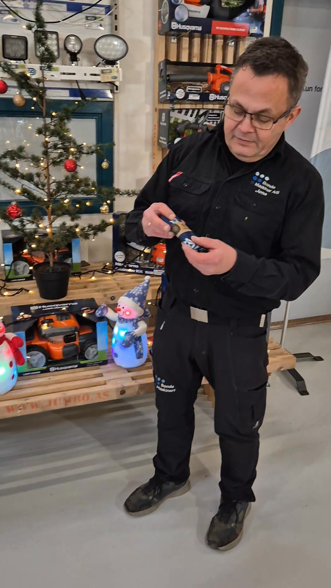 Bonde Maskiner inviterer til julelodtrækning med videoinstruktioner