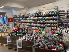 Spar Nørrebro Hjørring tilbyder 30 % rabat på garn og strikkepinde denne efterårssæson