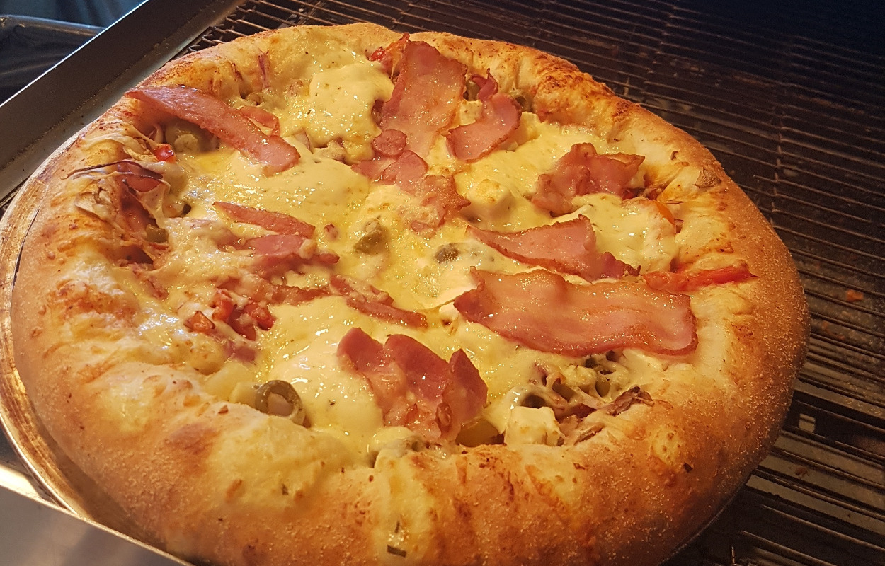 San Remo Pizza: Oplev lækkerheden af en pizza med ostekant