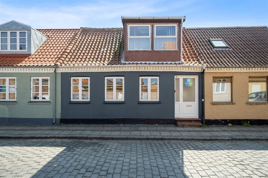 Voldgade 37 og 3 andre boliger er kommet til salg denne uge i Rønne - se boligerne her.