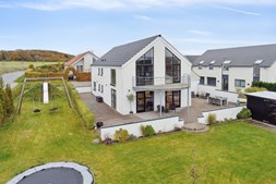 Drømmer du om luksus? For 3,2  mio. kroner er Bakkesvinget 32 kommet til salg - Se den og de dyreste boliger til salg her