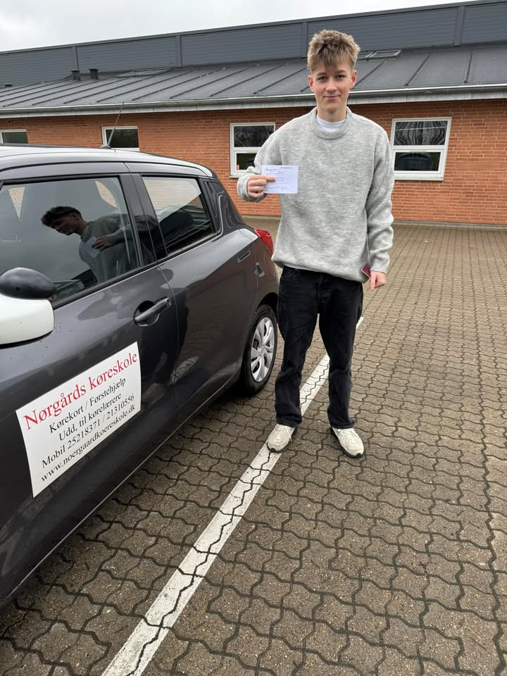 Nørgaards Køreskole ønsker Lukas Ovesen tillykke med kørekortet