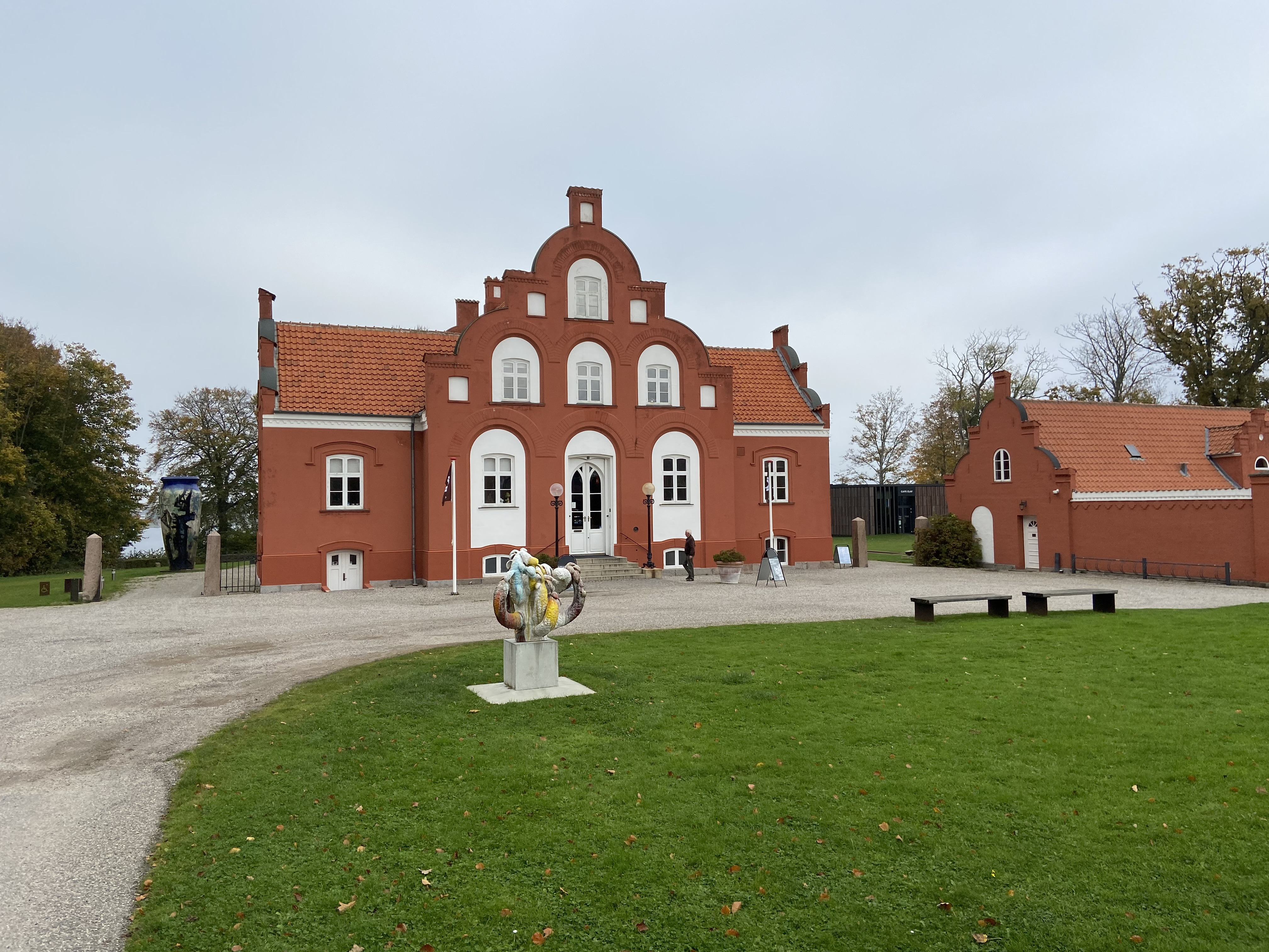Camilla Thorups "I morgen" på CLAY Keramikmuseum Danmark