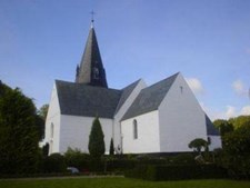 Aftensang i Rise Kapel: En stemningsfuld aften i stearinlysenes skær