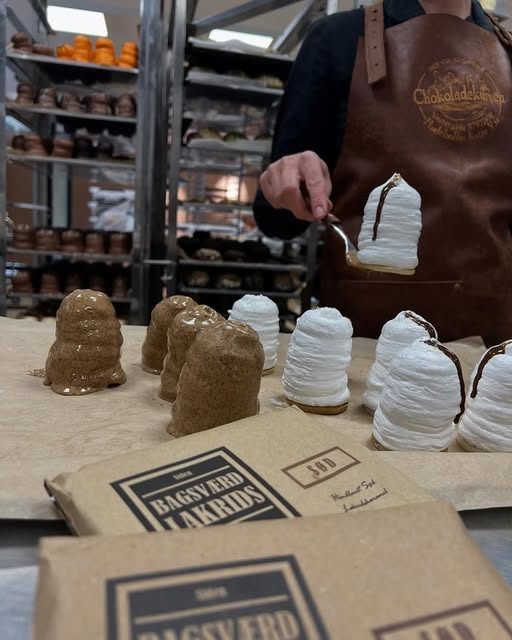 Café Rohde introducerer ny flødebolle fra Chokoladekurven med Bagsværd Lakrids