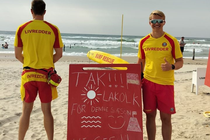 Livredderne på Lakolk Strand takker af for i år: Vinden skabte farlige situationer for badegæsterne