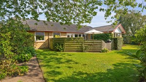 Ejendomsmæglerfirmaet Thomas Risager A/S præsenterer ny rummelig villa på Blåstjernevej i Højene