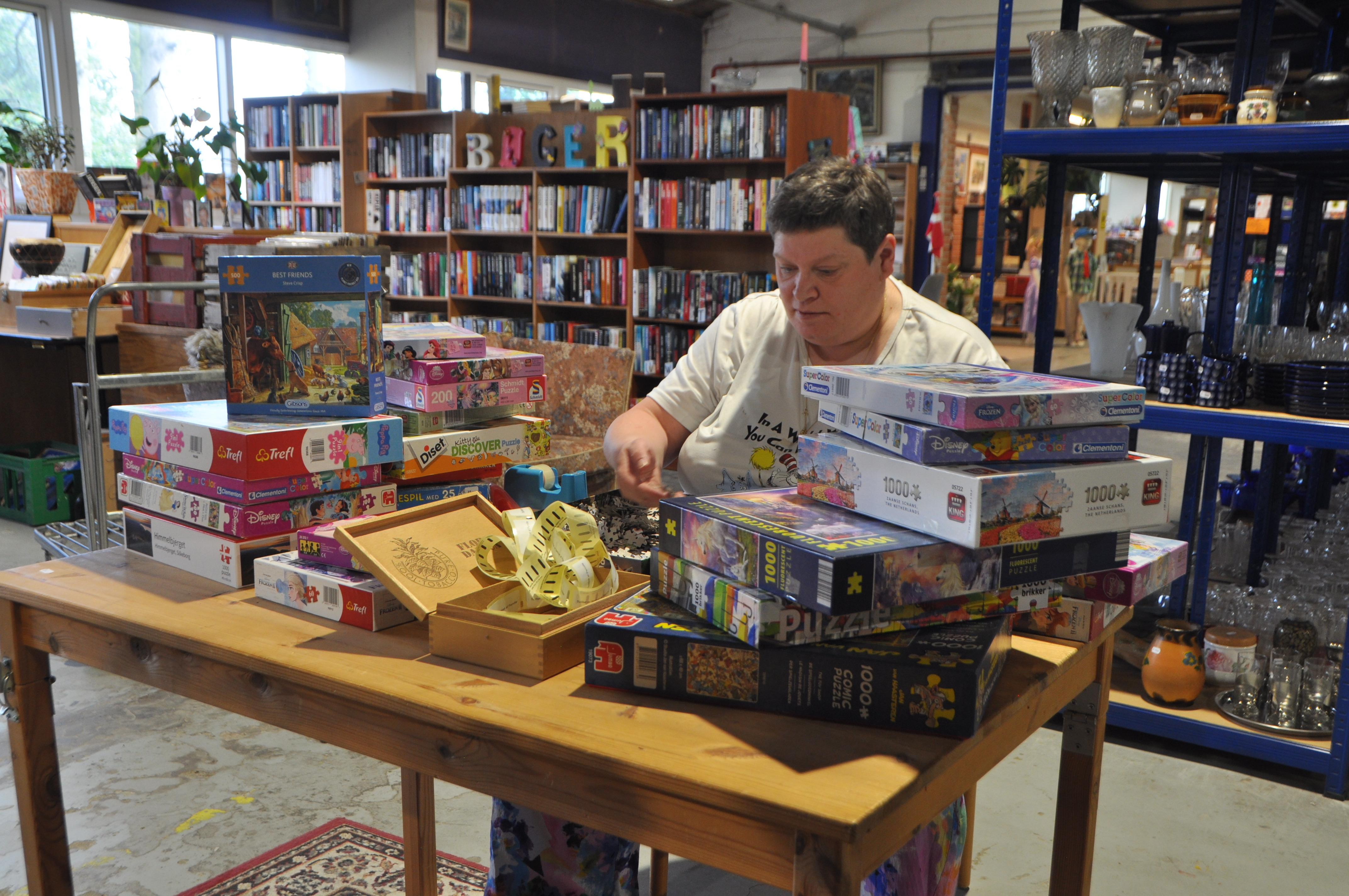 Pernille tæller en million puslespilsbrikker om året