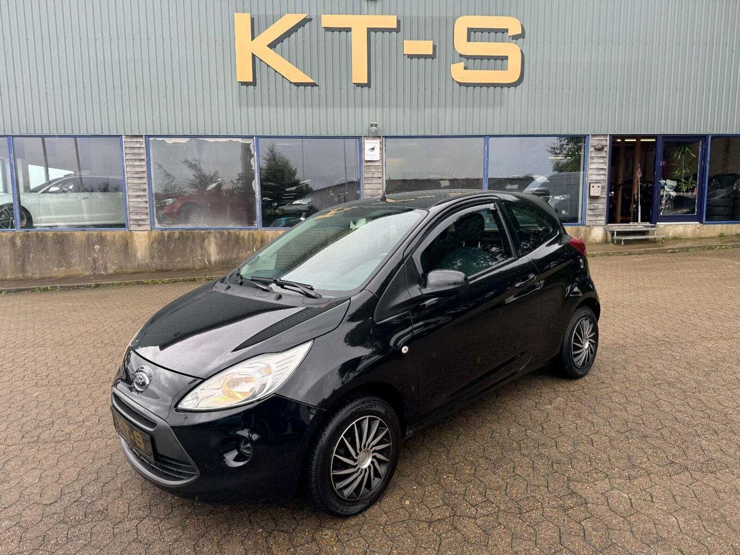 KT-S har altid mange flotte biler som denne Ford Ka