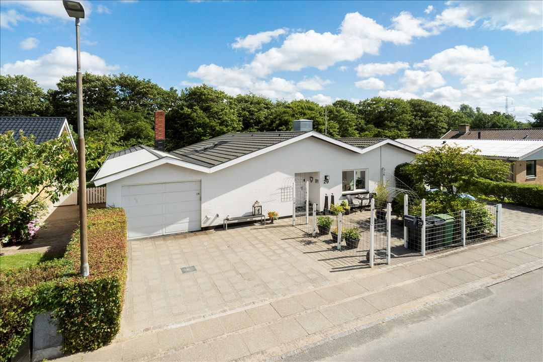 Til salg hos EDC Ejen­doms­grup­pen Struer: Unik og flot villa med fantastisk have