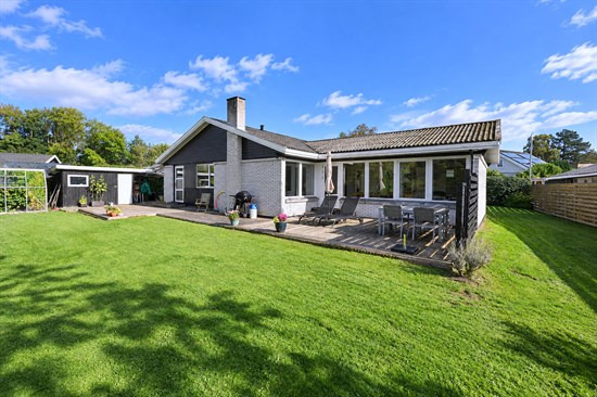 Stentevej 8 og 1 anden boliger er kommet til salg denne uge i Ålsgårde - se boligerne her.