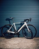 Orbea imponerer med ny Orca M30 landevejscykel: Kvalitet og design til under 20.000 kr