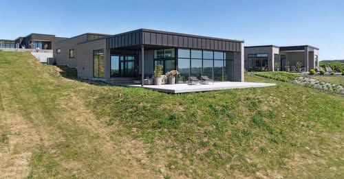 Arkitektvilla med panoramaudsigt til salg hos &LIVING Aalborg 