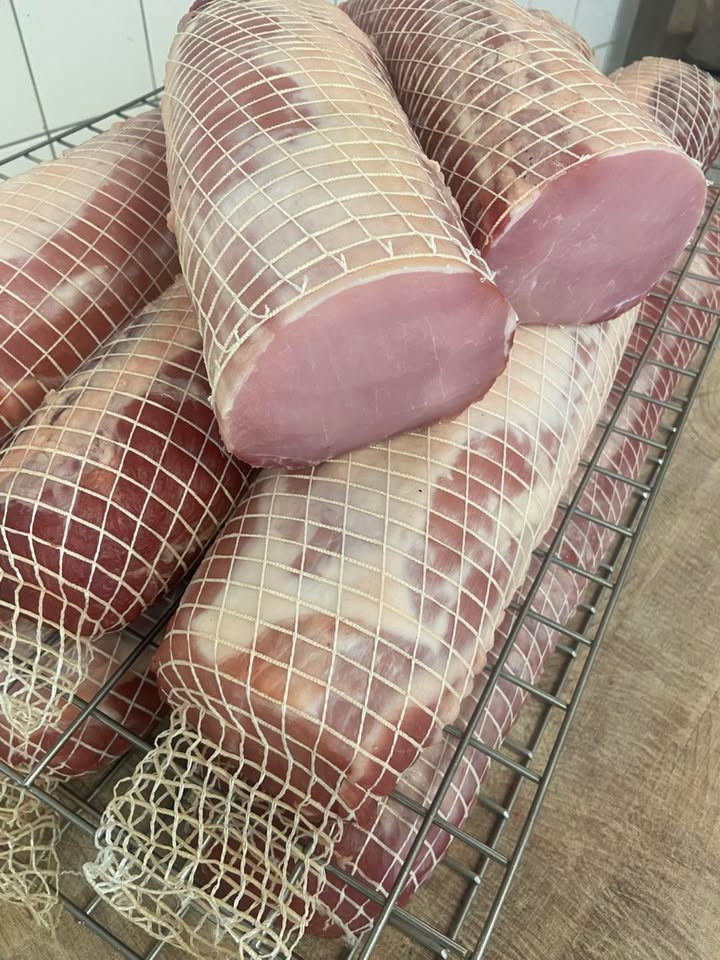 Elling Slagterforretning tilbyder lækre møre bøffer og weekendtilbud på nyrøget hamburgerryg