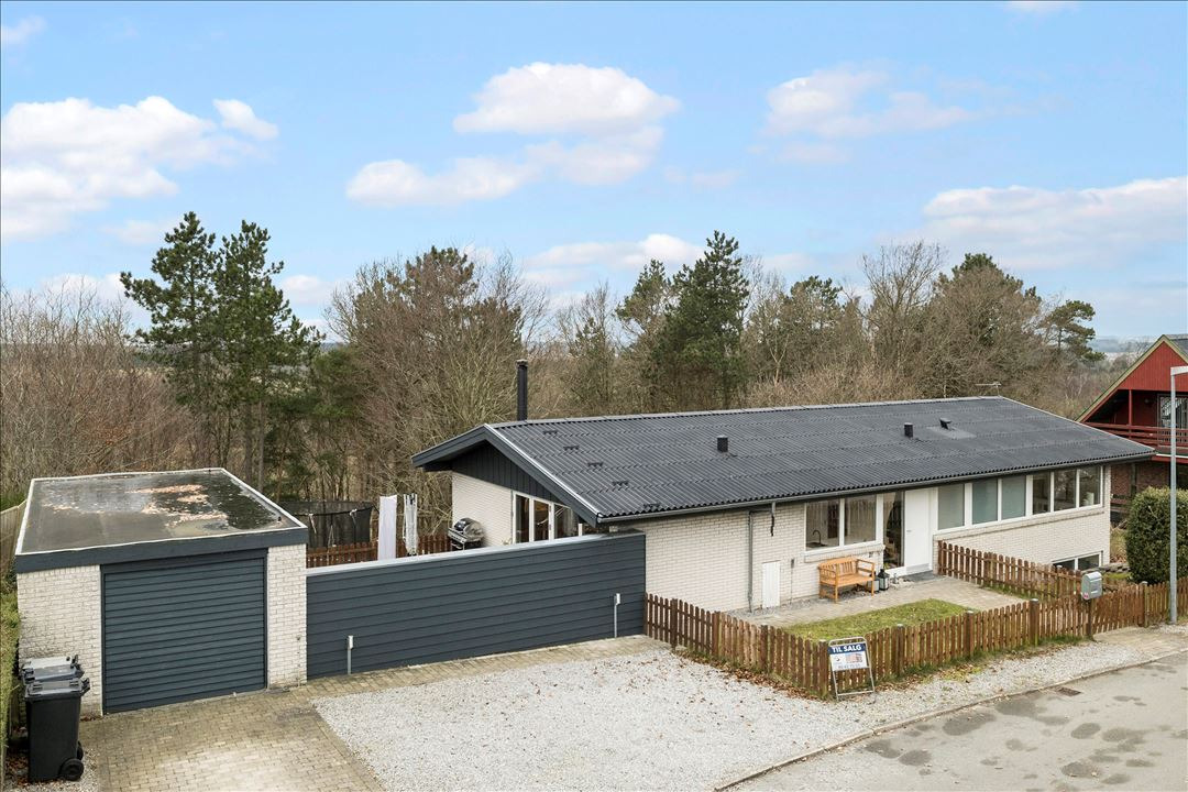 Til salg hos EDC DANEBO: 137 m2 boligareal + 43 m2 kælder