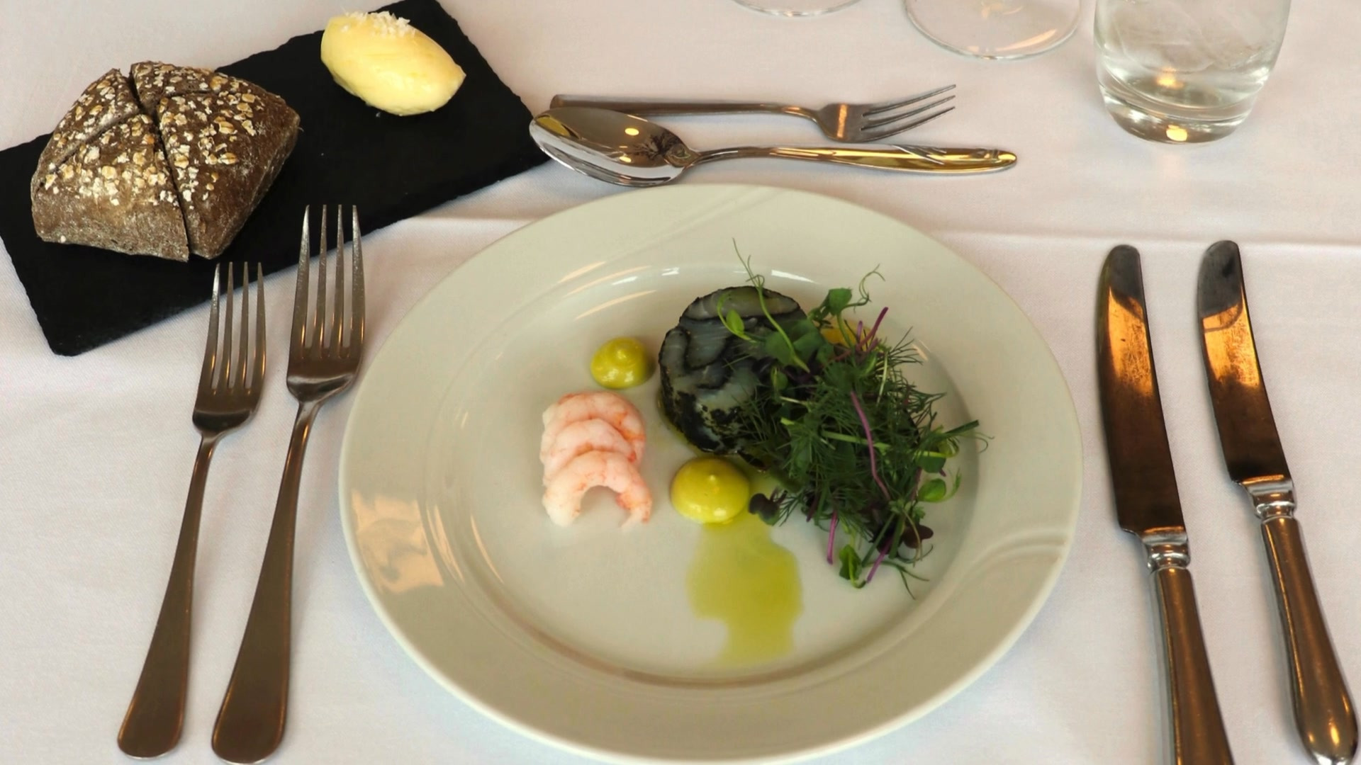 Bestil Den Brændende Kærligheds nytårsmenu 2024 i god tid