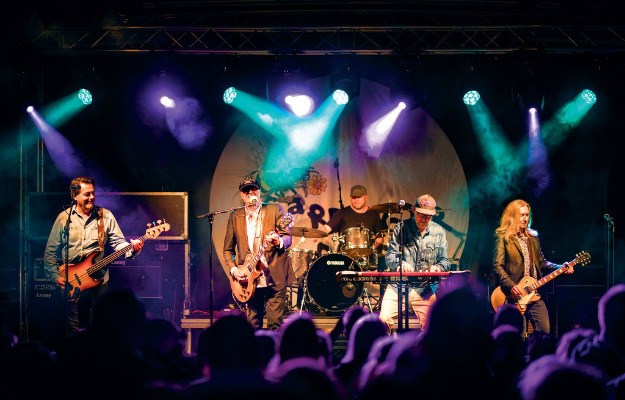 Hardinger band spiller årets første koncert i Lystrup 