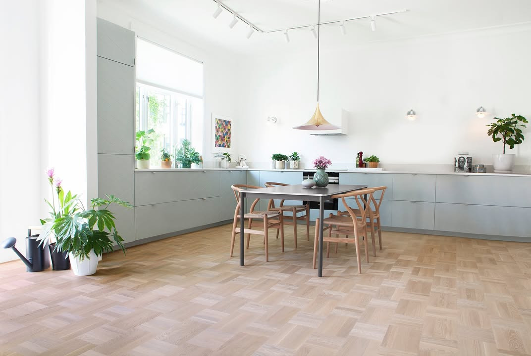 Oplev skandinavisk elegance med Noble Eg Scandinavia fra Hoka Tæpper & Gulve ApS